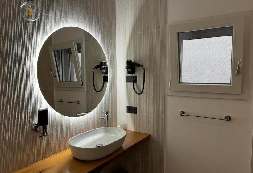 חדר דלוקס לשלושה, Adisartur Elegant B&b