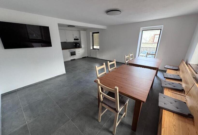 חדר סטנדרט לשלושה, Feelmountains