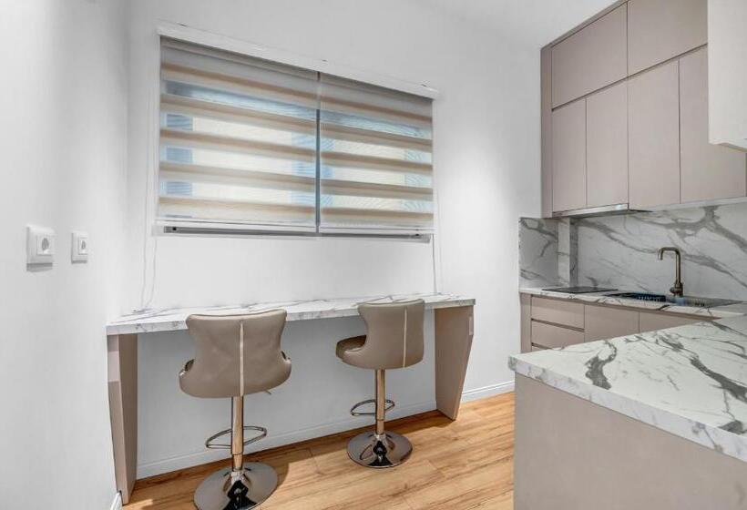 豪华三人间, Apartment Ad Berat