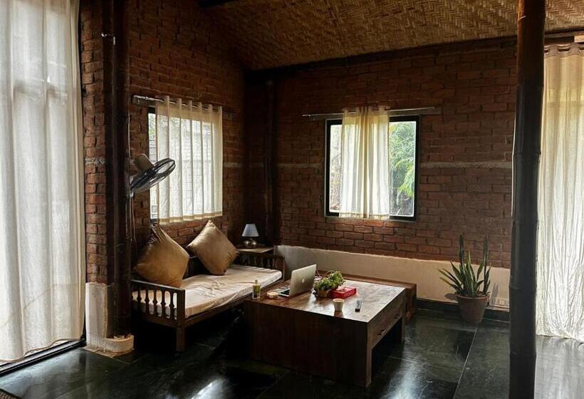 سوییت با چشمانداز استخر, Satori Wellness Cottages I Yoga Retreat, Sauna, Holistic Therapies & More