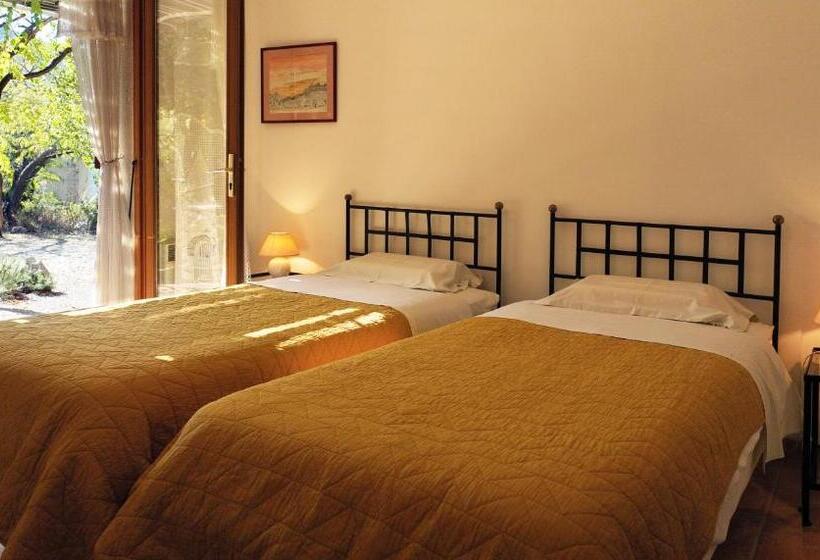 Номер Стандарт Вид на Сад, Auberge De Lioux