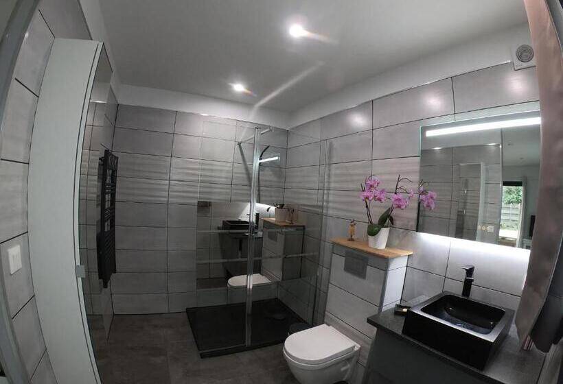 Номер Стандарт Вид на Сад, Laniakea