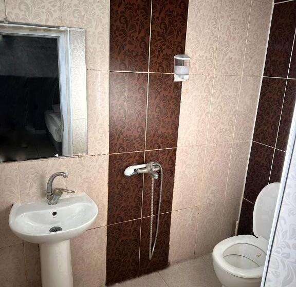 Estudio Estàndard, Güneş Pansiyon