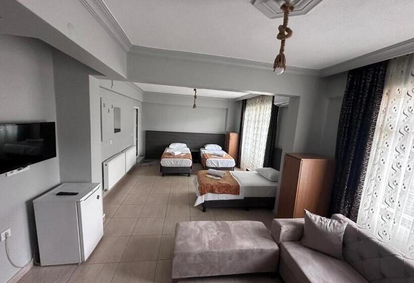 Estudi Familiar, Güneş Pansiyon