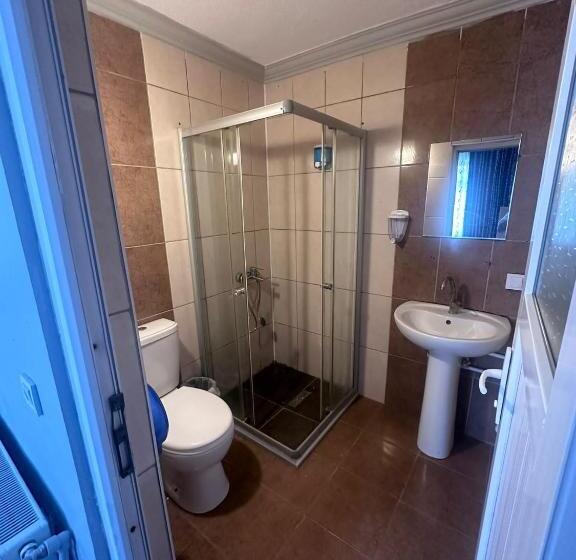 Estudi Familiar, Güneş Pansiyon