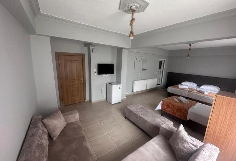 Estudi Familiar, Güneş Pansiyon