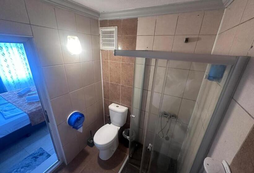 Estudi Familiar, Güneş Pansiyon