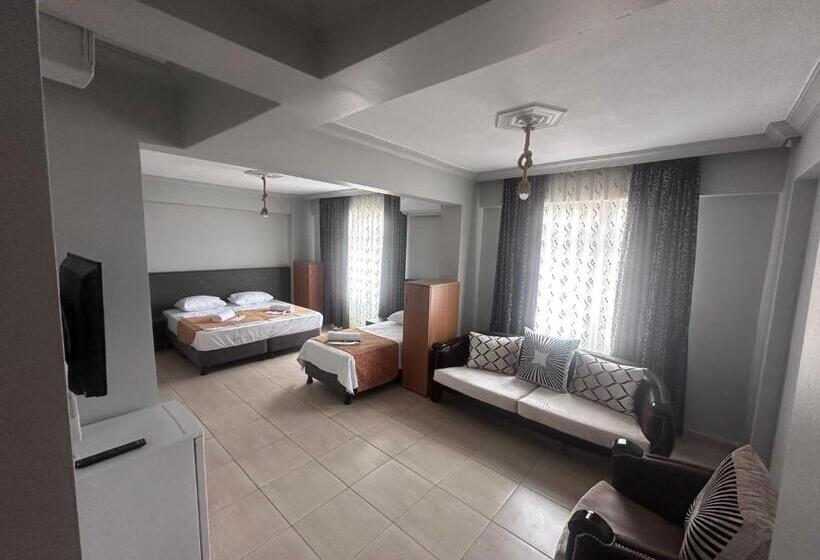 Estudi Familiar, Güneş Pansiyon