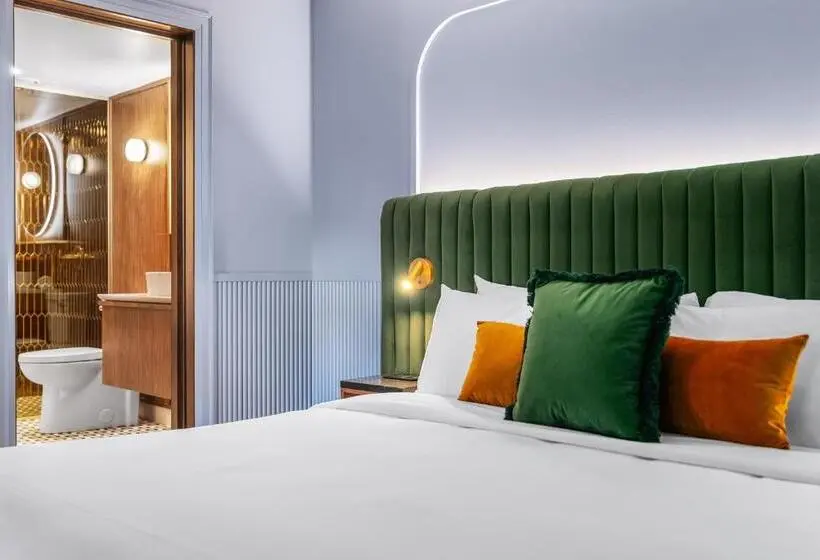 Juniorsviitti, Hôtel Maurice