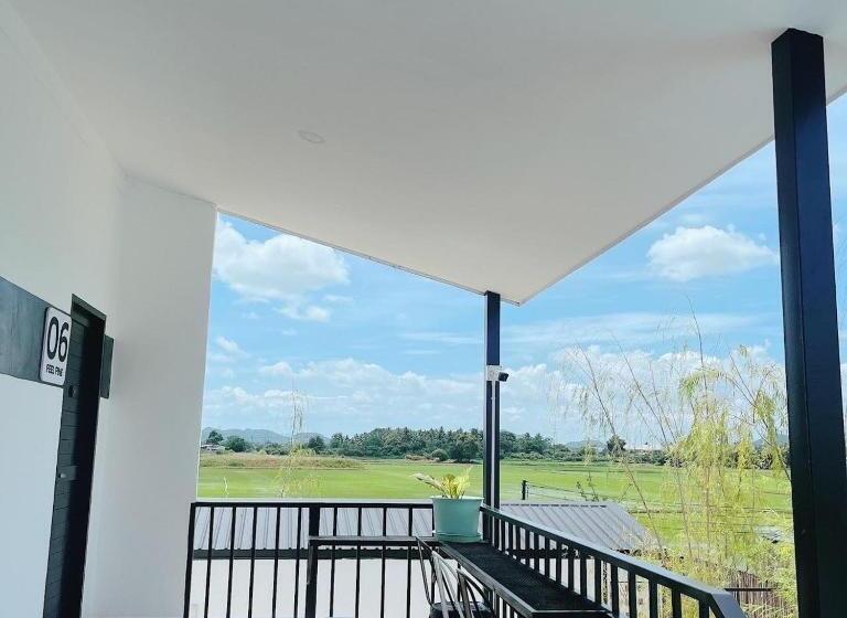 חדר סטנדרט נוף לבריכה, Penguin Villa Resort & Bistro