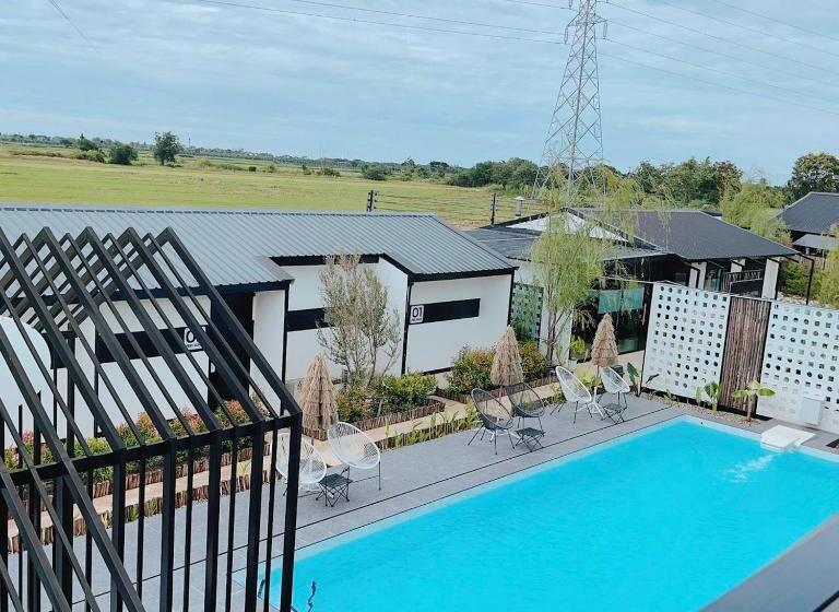 חדר סטנדרט נוף לבריכה, Penguin Villa Resort & Bistro