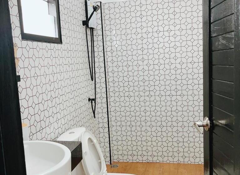 חדר סטנדרט נוף לבריכה, Penguin Villa Resort & Bistro