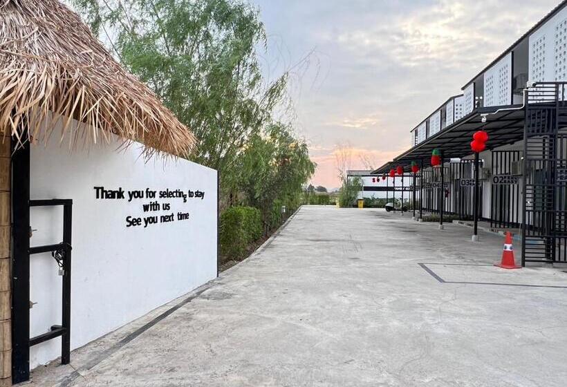 חדר סופריור נוף לבריכה, Penguin Villa Resort & Bistro