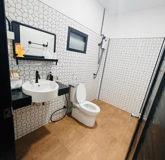 חדר סופריור נוף לבריכה, Penguin Villa Resort & Bistro