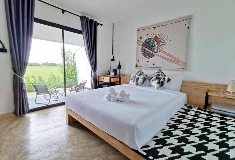 חדר דלוקס נוף בריכה, Penguin Villa Resort & Bistro