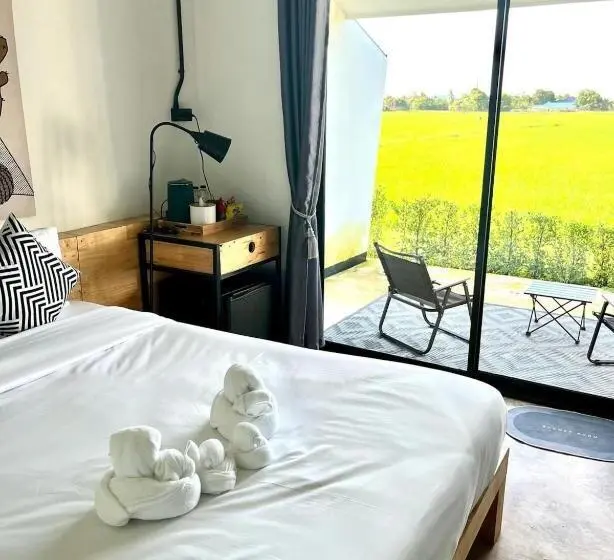 プールの見えるデラックスルーム, Penguin Villa Resort & Bistro
