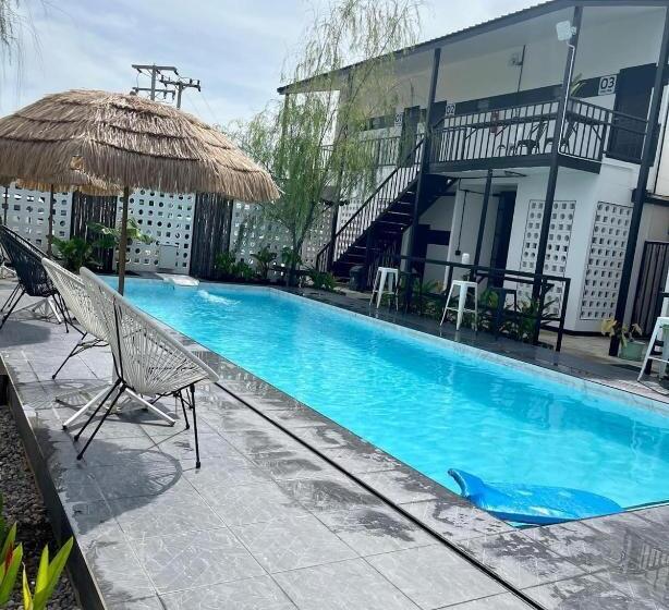 חדר דלוקס נוף בריכה, Penguin Villa Resort & Bistro