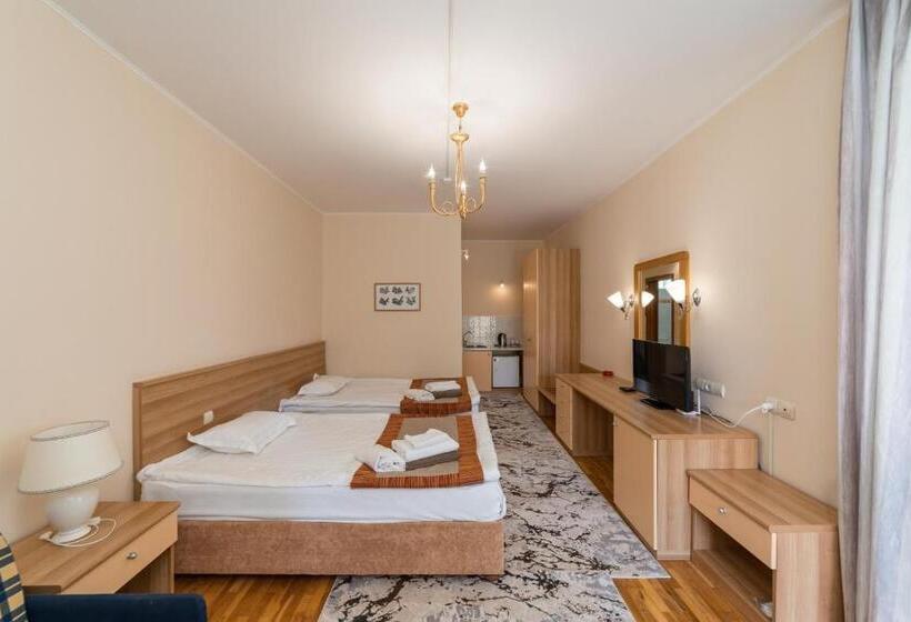 اتاق لوکس با چشم‌انداز باغ, Talisman Village