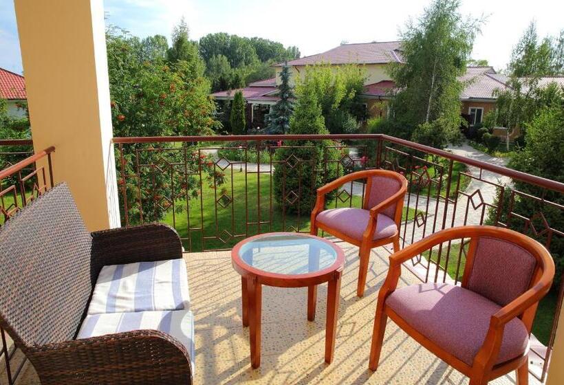 اتاق لوکس با چشم‌انداز باغ, Talisman Village