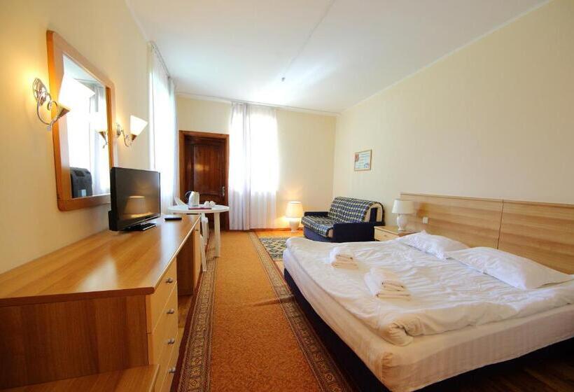 اتاق لوکس با چشم‌انداز باغ, Talisman Village