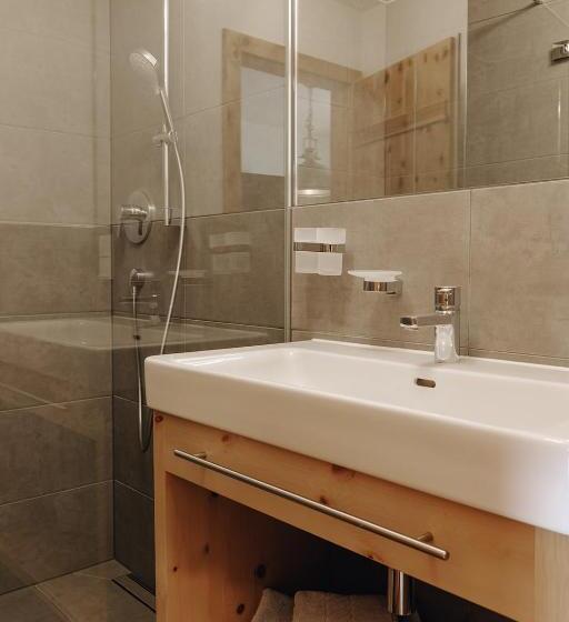 דירת שני חדרים, Hubertus Das Landhaus