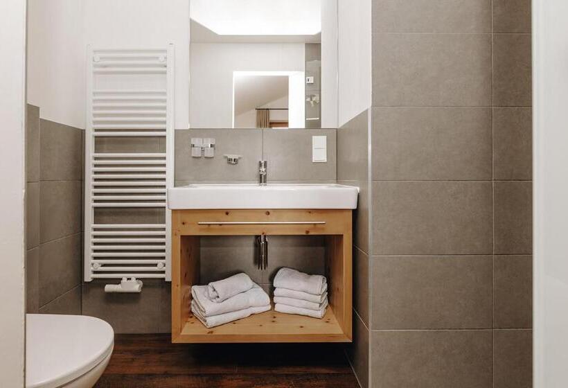 דירת שני חדרים, Hubertus Das Landhaus