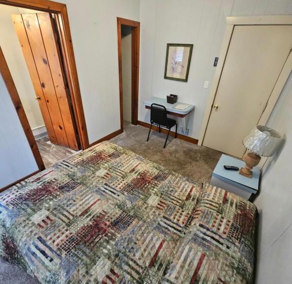 经济房, Lewiston Hotel Bar & Grill