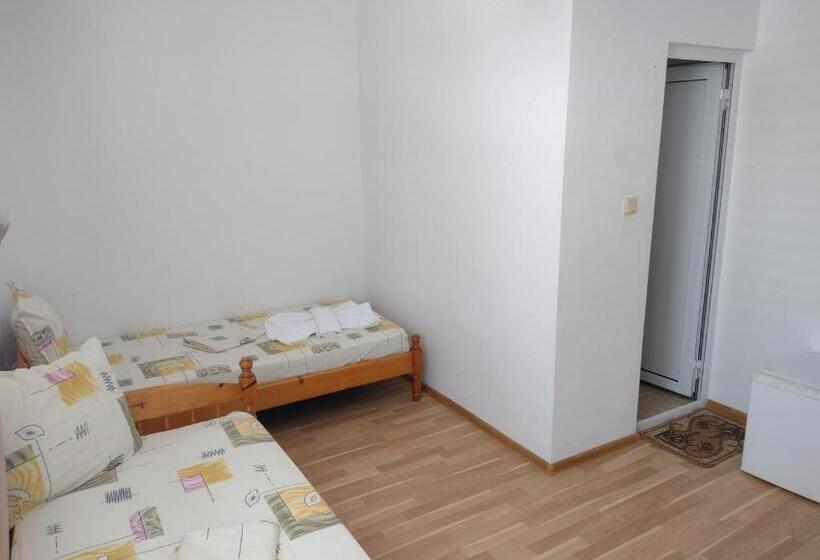 Номер Стандарт с Террасой, къща за гости янка