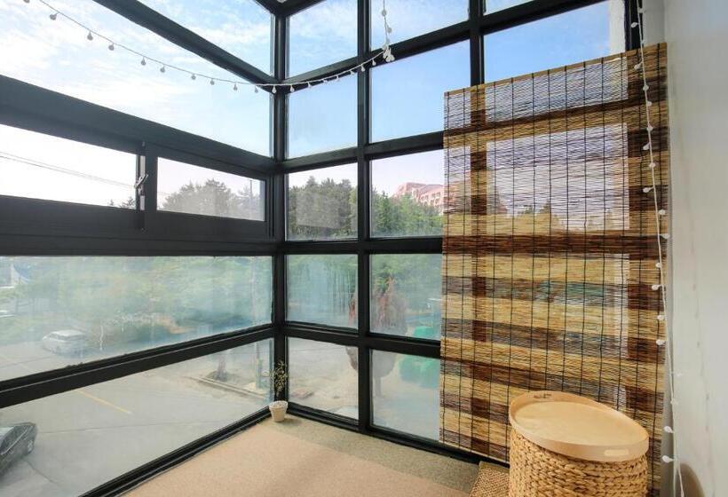 Habitació Estàndard, Annyeong Noeul