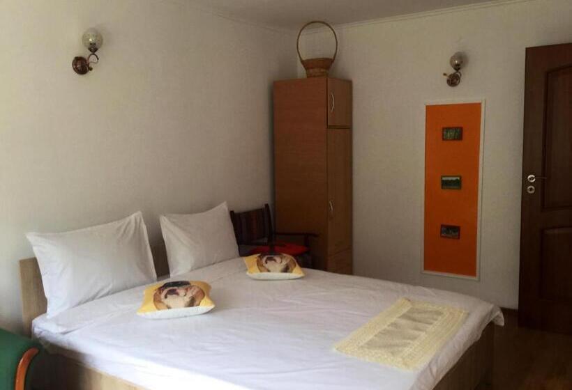 غرفة قياسية رباعية مطلة على الحديقة, Casa Bella Turda