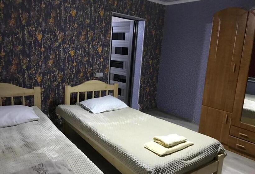 اتاق استاندارد سه نفره, Guest House Baian Suluu