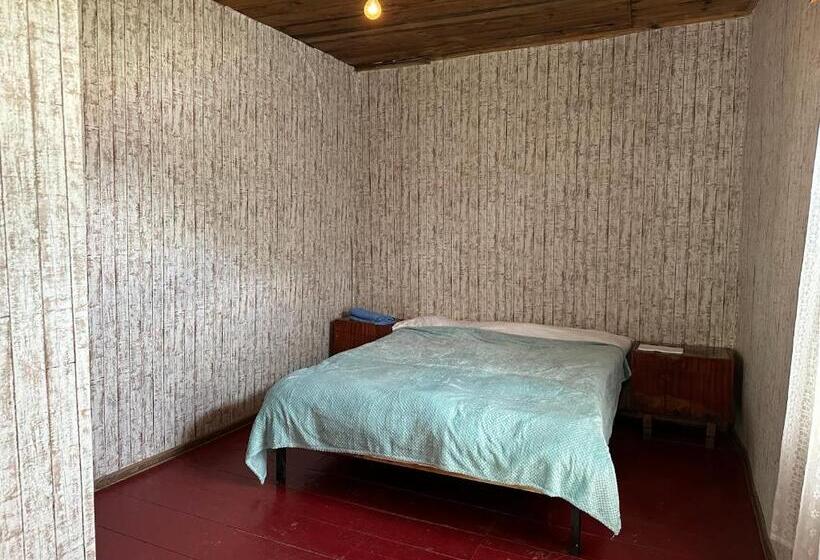 اتاق اکونومی, Tamazi Guest House