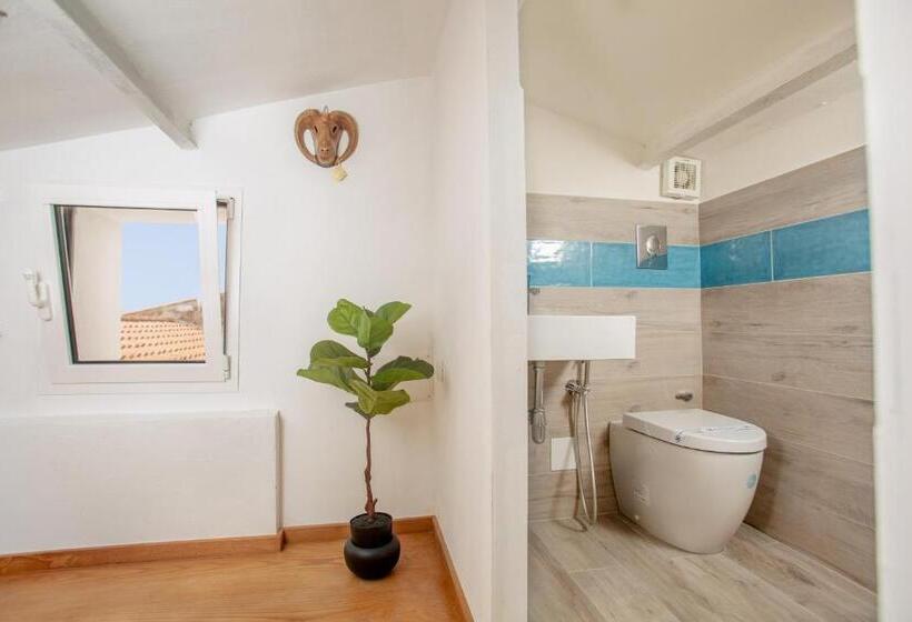 جناح مزوَّد بشرفة, Trèsor