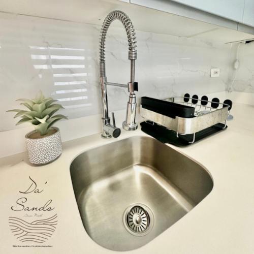 سوییت خانوادگی, Azure North Staycations   Da Sands Spacious 1br