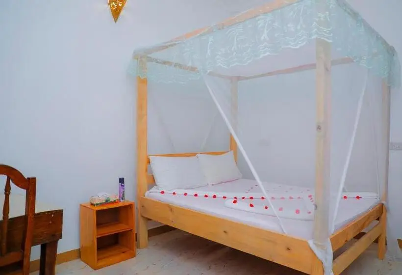 Standard-huone, Raha House
