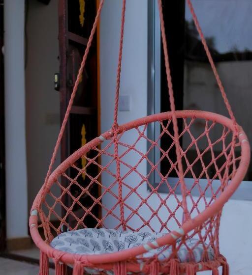 اتاق استاندارد, Raha House