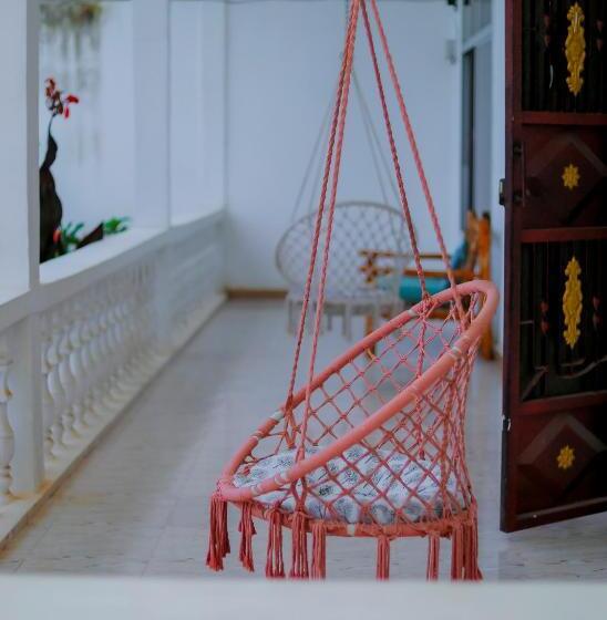 اتاق استاندارد, Raha House