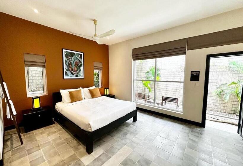 スタンダードルーム, Babel Boutique