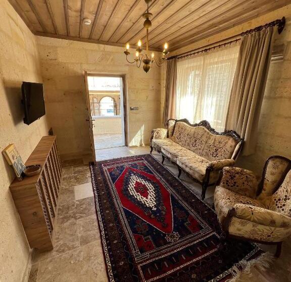 Family Suite, Library Cave House