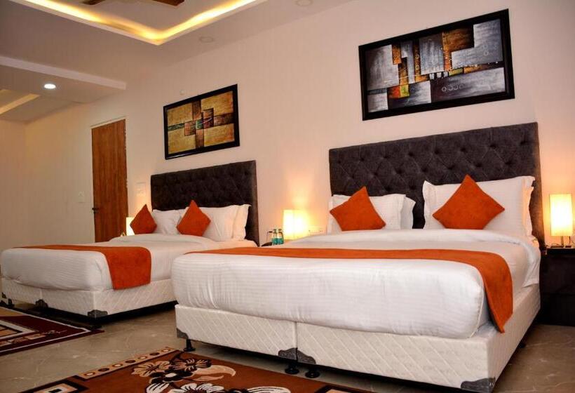 غرفة عائلية, Mehandipur Residency By Tathaastu