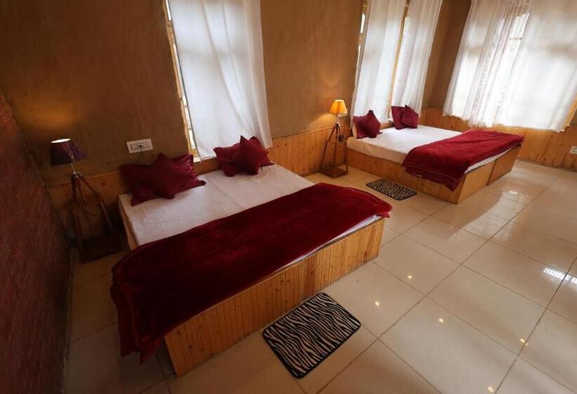 家庭套房, Tirthan Village Resort   Tirthan Valley