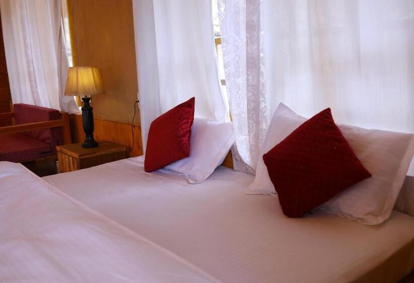 家庭套房, Tirthan Village Resort   Tirthan Valley