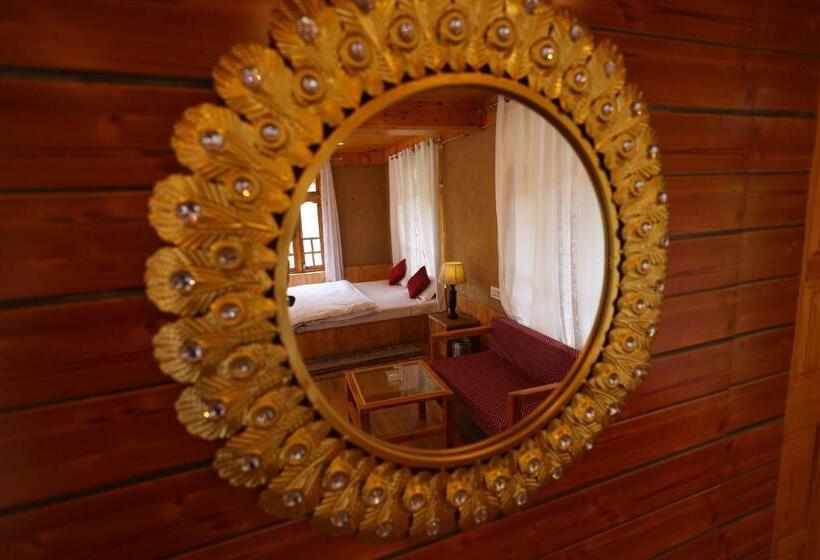 家庭套房, Tirthan Village Resort   Tirthan Valley