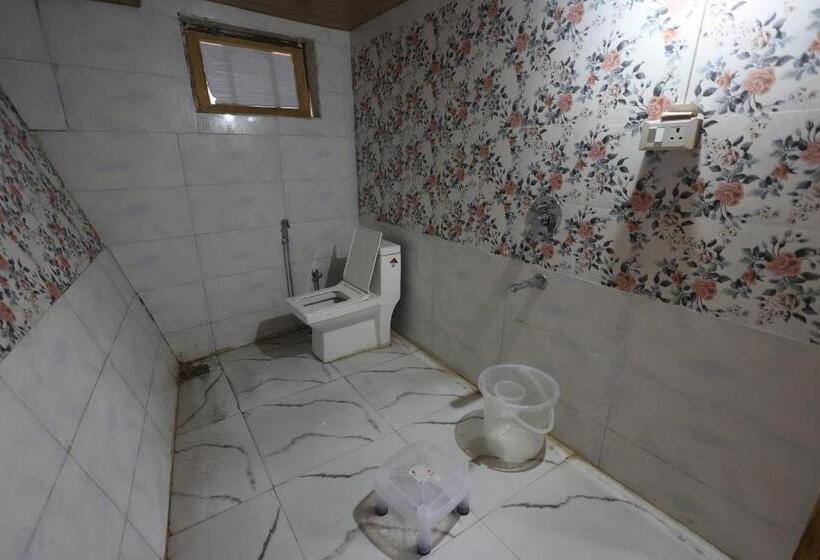 家庭套房, Tirthan Village Resort   Tirthan Valley