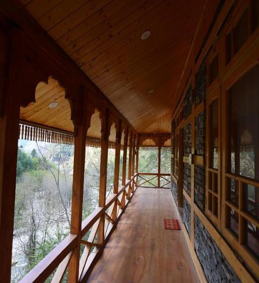 豪华套房, Tirthan Village Resort   Tirthan Valley