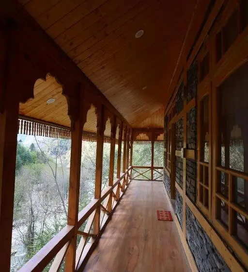 デラックススイート, Tirthan Village Resort Tirthan Valley