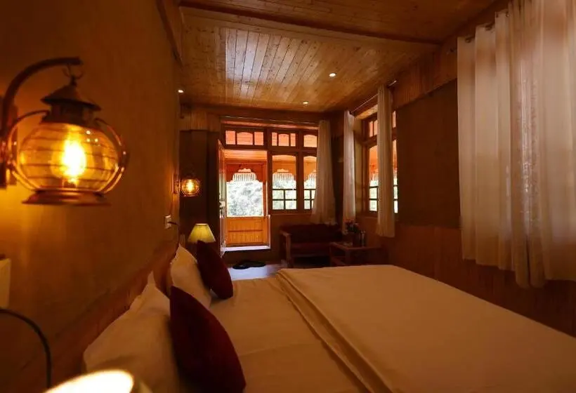 キングサイズベッドのスイートルーム, Tirthan Village Resort Tirthan Valley