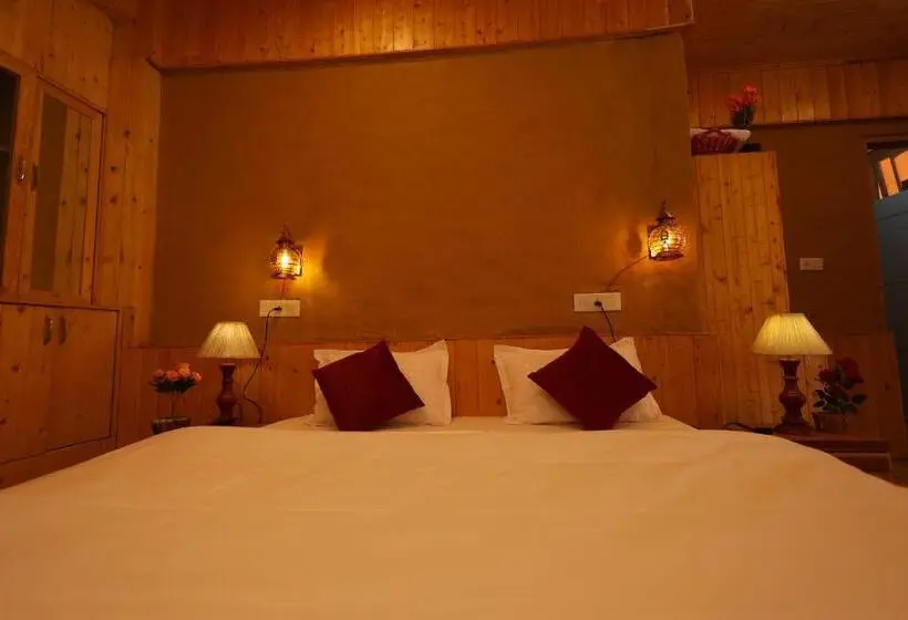 キングサイズベッドのスイートルーム, Tirthan Village Resort Tirthan Valley