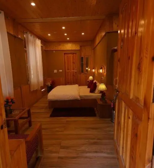 キングサイズベッドのスイートルーム, Tirthan Village Resort Tirthan Valley