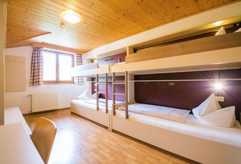 חדר סטנדרט לארבעה, Jugendhotel Markushof   Youth Hostel